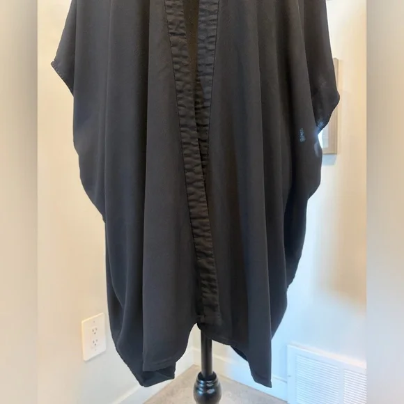 Aritzia Sunday Best Black Open-Front Knee Length Kimono Size S/M EUC - Picture 7 of 11